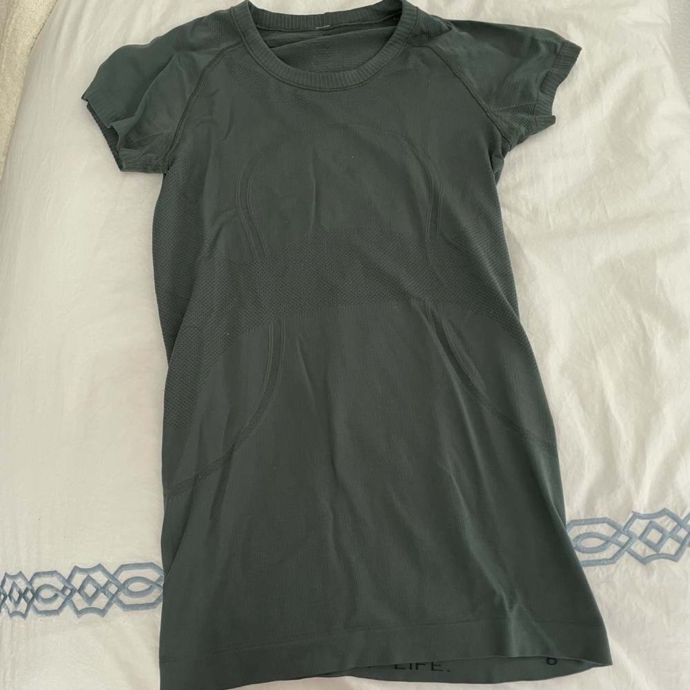 Lululemon green shirt